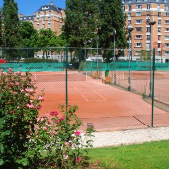 Club de tennis Paris-TC16 terres battues découvertes en été