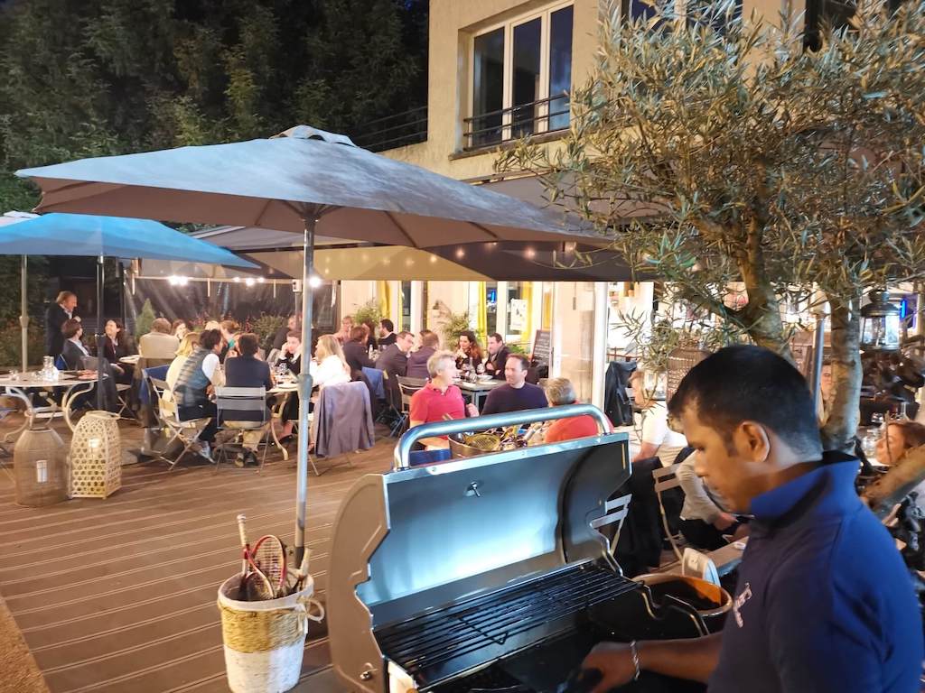 TC16 restaurant animation 2